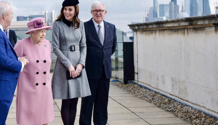 Kate-middleton-present-from-queen
