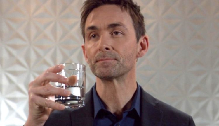 Generl Hospital – Valentin Cassadine (James Patrick Stuart)