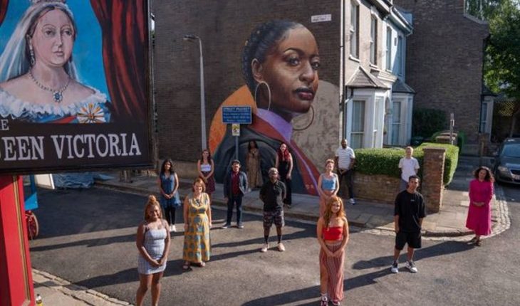 EastEnders (730 x 487)