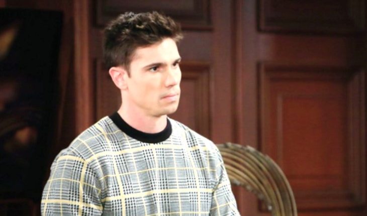 The Bold And The Beautiful – Dr. John “Finn” Finnegan (Tanner Novlan)
