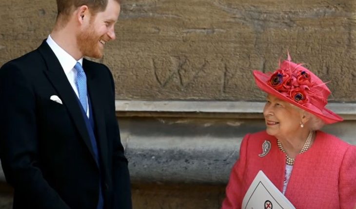 Queen Elizabeth And Harry (730 x 530)