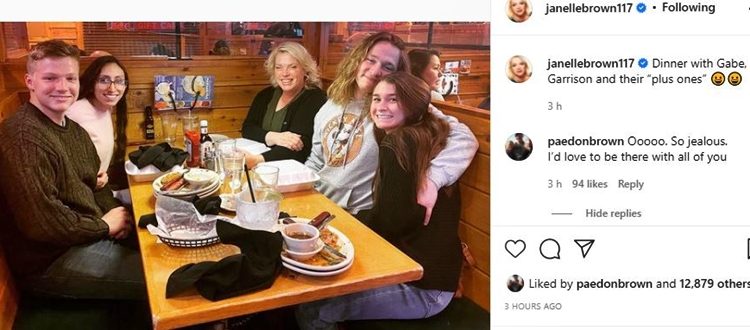 Sister Wives Star Janelle Brown Enjoys A Meal With Gabe, Garrison Garrison Girlfriends