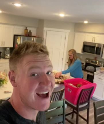 Sister Wives Christine Makes A Wreath As She And Paedon Self-Quarantine