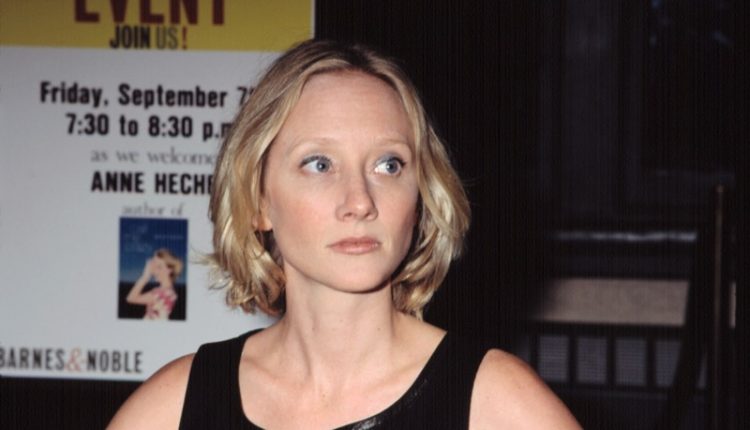 Anne,Heche,At,A,Barnes,&,Noble,Book,Signing,Of