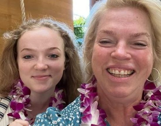 Sister Wives Star Janelle Brown Enjoys An Exotic Location With Family