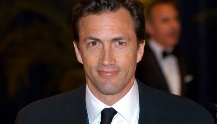 Washington,May,1,-,Andrew,Shue,Arrives,At,The,White