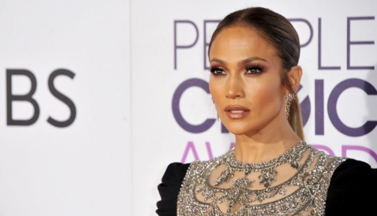 Jennifer,Lopez,At,The,People’s,Choice,Awards,2017,Held,At