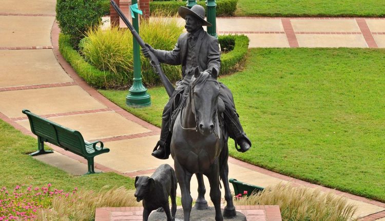bass-reeves-statue