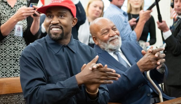 Washington,,Dc,Us,-,Oct,11,,2018:,Jim,Brown,Smiles