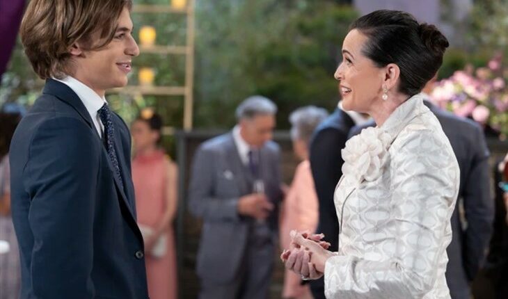 General Hospital – Lois Cerullo (Rena Sofer)