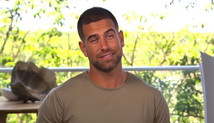Blake Moynes – extratv – YouTube