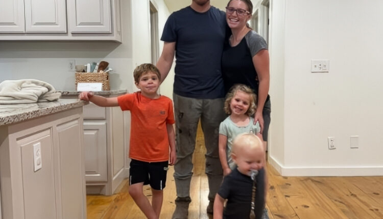 Counting On alums Joy-Anna Duggar, Austin Forsyth and the kids – Instagram