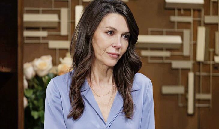 Anna Devane (Finola Hughes)