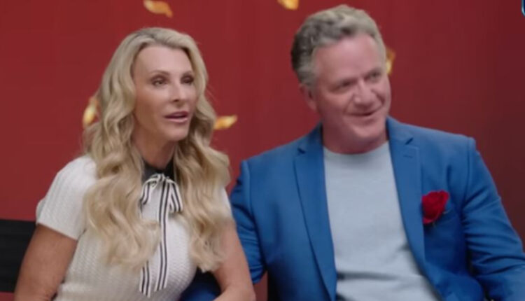 Chock Chapple and Joan Vassos – Extra TV – YouTube