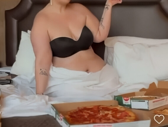 Whitney Way Thore Half Naked Eating Pizza – TikTok Via Reddit