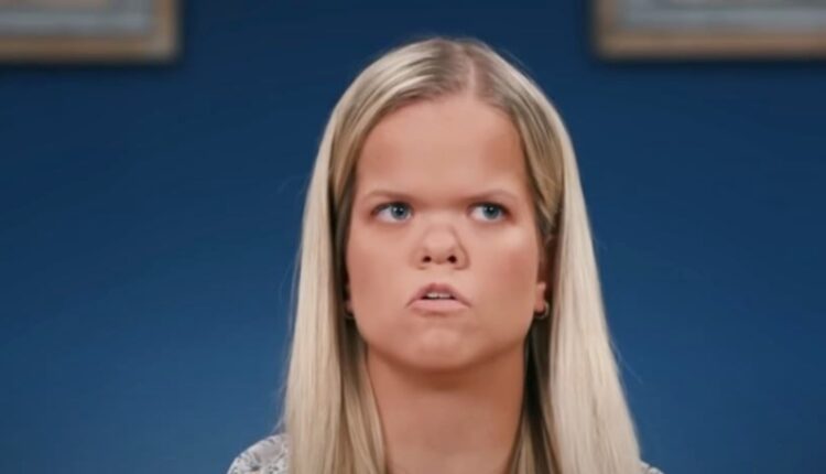 Anna Johnston – 7 Little Johnstons – YouTube