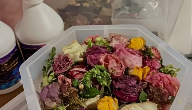 Christine Brown Preserved Her Wedding Flowers In Resin – Instagram