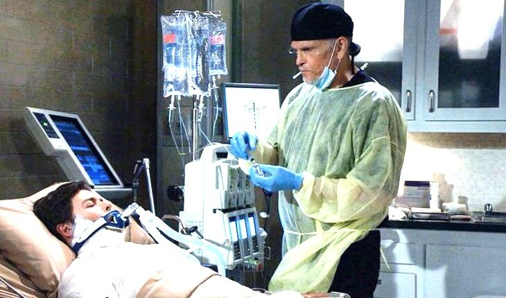 Cyrus Renault (Jeff Kober)