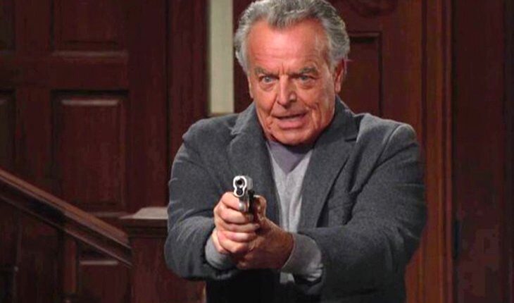 Ian Ward (Ray Wise)