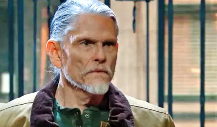 Cyrus Renault (Jeff Kober)