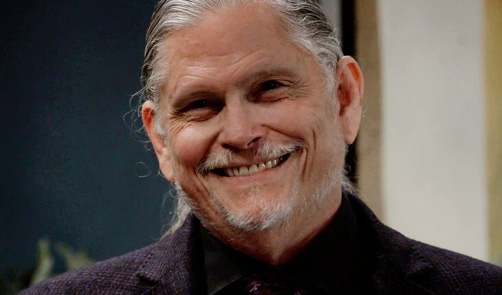 Cyrus Renault (Jeff Kober
