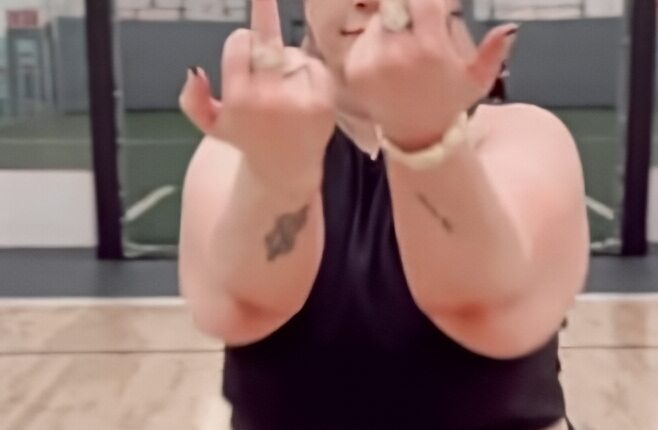 Flipping a double bird seems bratty to critics – Via Reddit