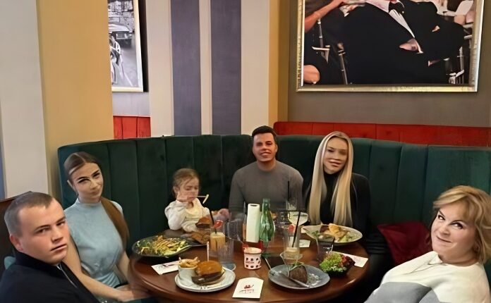 Yara, Mylah, Jovi and Her Family in Prague – @jovid11 – Instagram