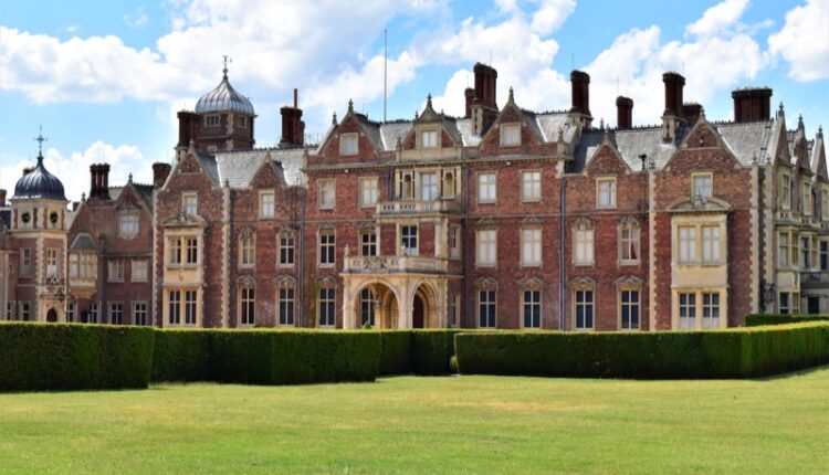 Sandringham,House,Is,A,Country,House,In,The,Parish,Of