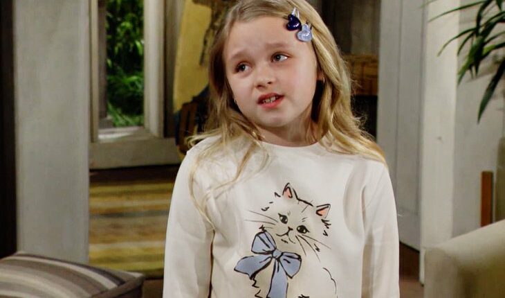 Kelly Spencer (Sophia Paras)