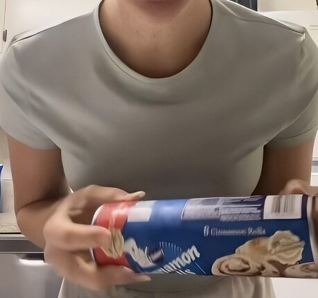 Lydia posts about cinnamon buns – Instagram Via Reddit