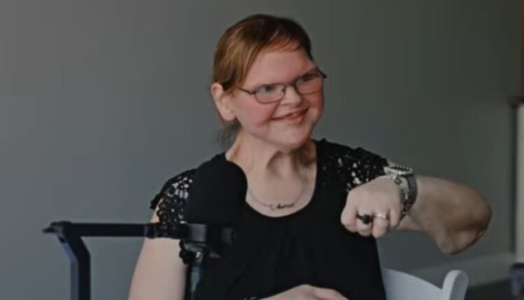 Tammy shows off her engagement ring – to Hunter Ezell – YouTube