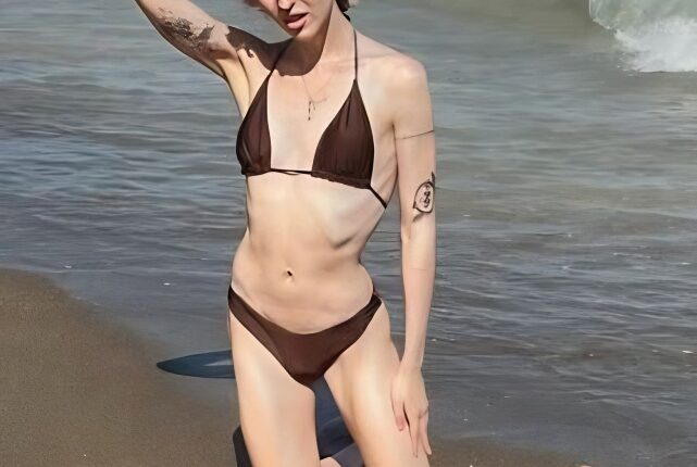 Cleo poses on the beach in a bikini – Instagram