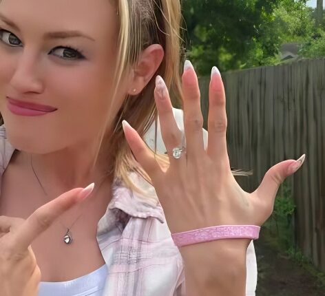 Lindsey got engaged to Chad in May – Instagram