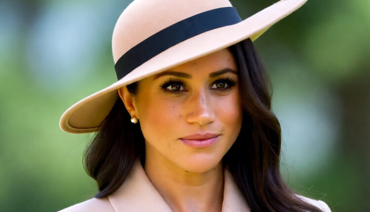 Meghan-Markle-fashion-show