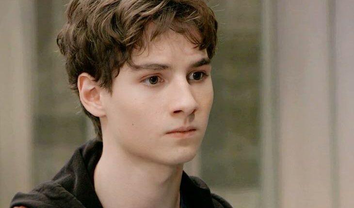 Rocco Falconeri (Finn Carr)