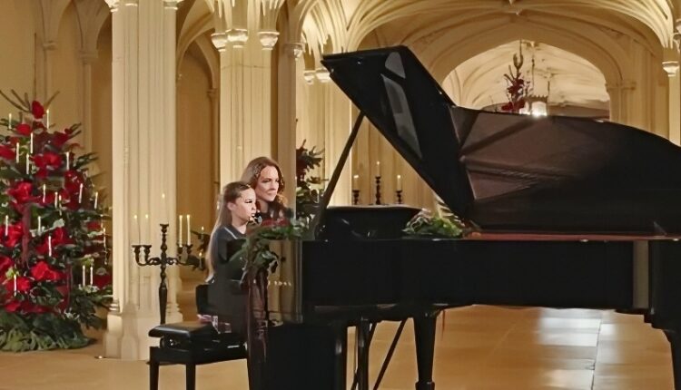 Princess Charlotte and her mom play a duet – @theprinceandprincessofwales – YouTube