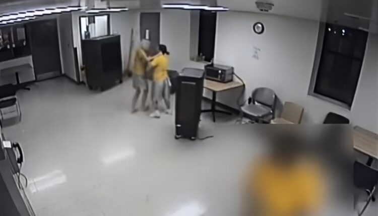 Prison camera footage of Peters and another inmate – 9 News – YouTube