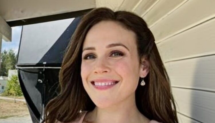 When Calls the Heart star Erin Krakow – Instagram