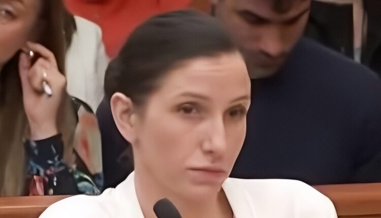 Kouri Richins in court – Via Lawyer Lee – YouTube