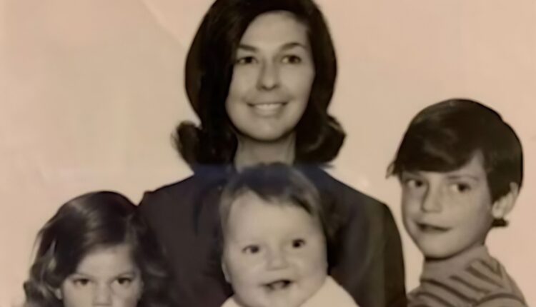Savannah Guthrie shares throwback photos of her family – Instagram
