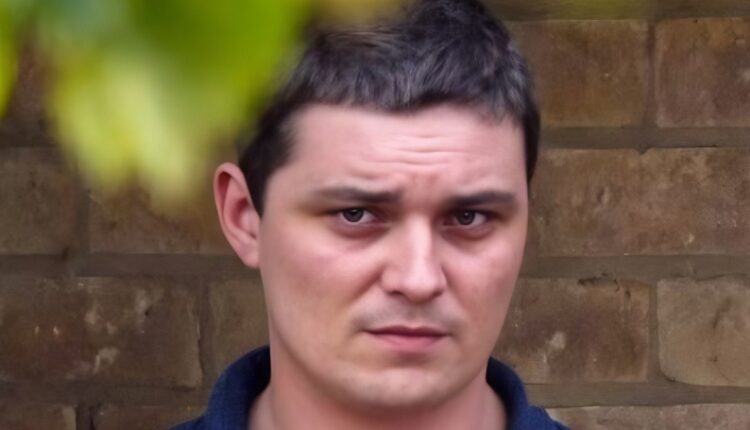 Ian Huntley in 2002 is dead in prison – via Crime Scene 2 Courtroom – YouTube