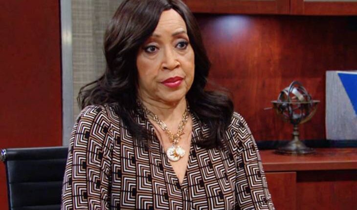 Paulina Price Carver (Jackée Harry)