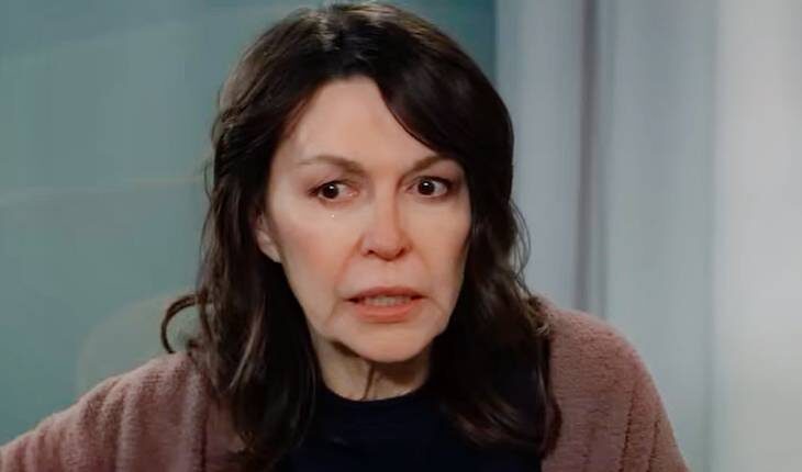 Anna Devane (Finola Hughes)