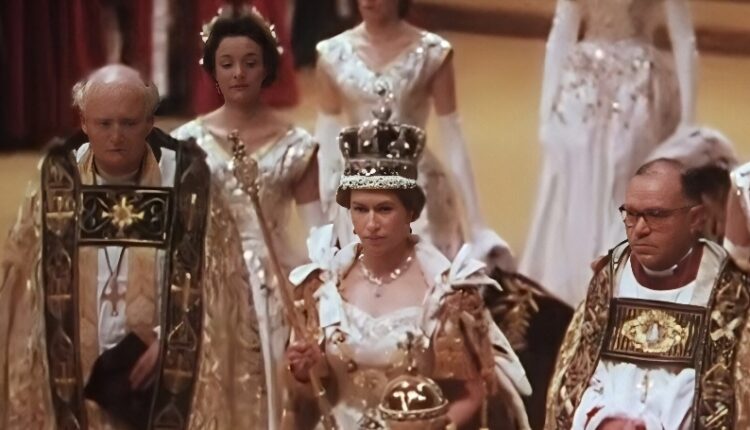 Queen Elizabeth and the royal family connection to David Pleydell-Bouverie – Real Royaly YouTube