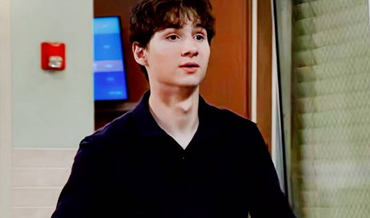 Rocco Falconeri (Finn Carr)