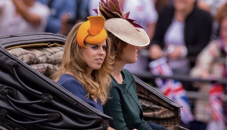 London,,England,,06.11.2016,Princess,Beatrice,And,Princess,Eugenie,Of,York