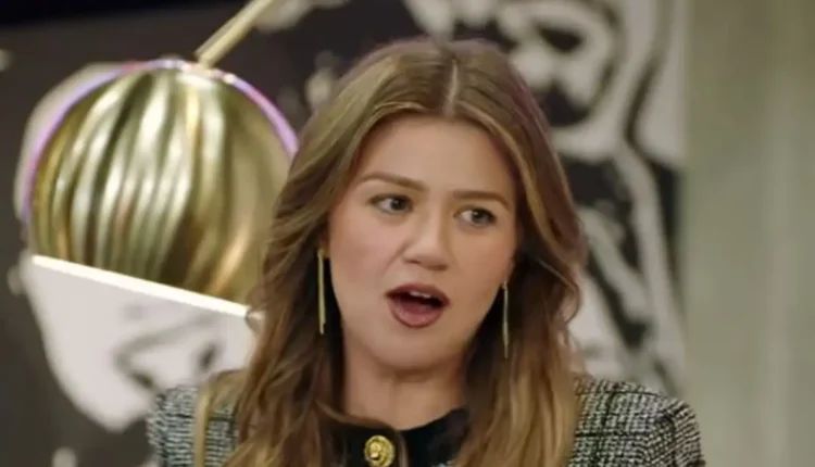 Kelly Clarkson’s $15K Bird Feud Gets Ugly As Brooklyn Shop Fires Back – The Voice YouTube