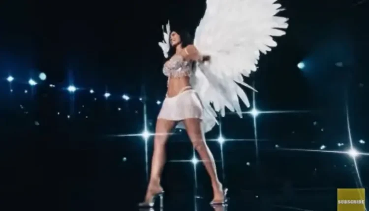 Kylie in her expensive fantasy bra – Via Page Six – YouTube