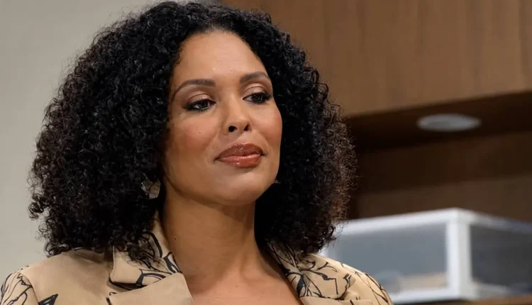Monet Mitchell (Blythe Howard)