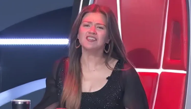 The Voice Fans Frustrated By Cliffhanger As Kelly Clarkson Battles Riley Green – YouTube